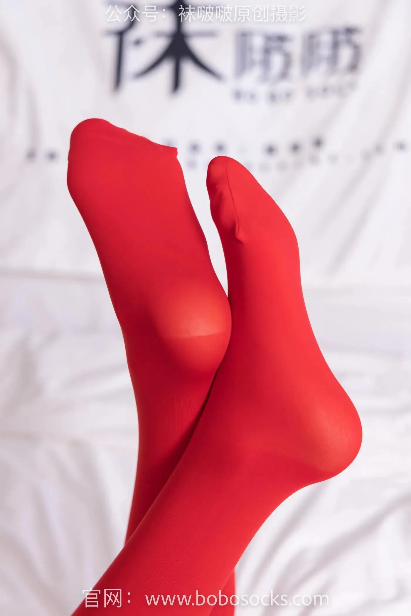 [BoBoSocks袜啵啵]NO.132 小甜豆-aj1板鞋、蓝色短靴、厚黑丝、厚红丝 [145P]插图1